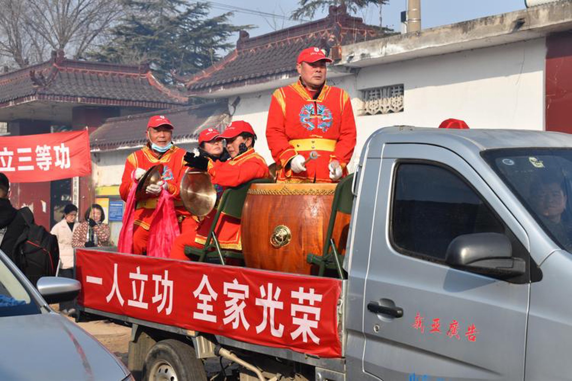 如何在精英社交圈中脱颖而出
